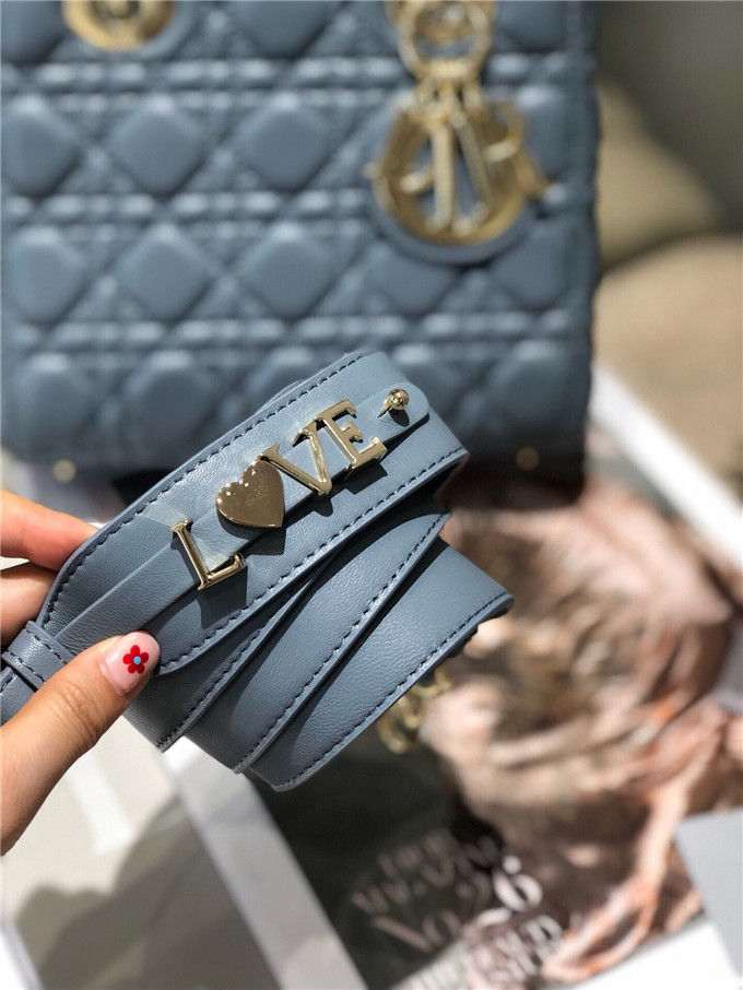原單Dior戴妃包仿迪奧女士手提包小羊皮斜跨包新款4格徽章戴妃包霧霾藍￥1680.00的图片-高仿迪奧包包DIOR、高仿迪奧女包DIOR