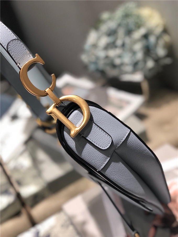 原單Dior馬鞍包仿迪奧女包2019新款手提包包Saddle Bag大號馬鞍包霧霾藍￥1580.00的图片-高仿迪奧包包DIOR、高仿迪奧女包DIOR