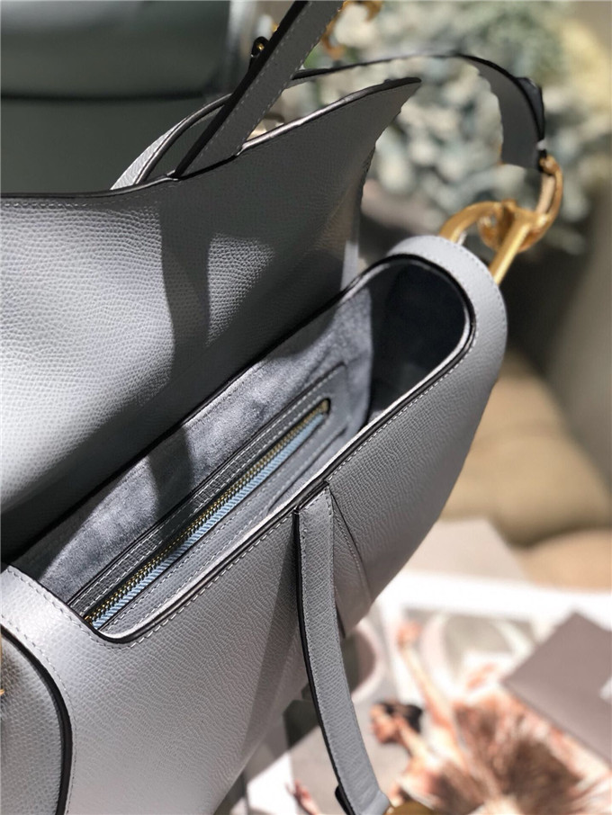 原單Dior馬鞍包仿迪奧女包2019新款手提包包Saddle Bag大號馬鞍包霧霾藍￥1580.00的图片-高仿迪奧包包DIOR、高仿迪奧女包DIOR