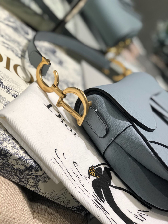 原單Dior馬鞍包仿迪奧女包2019新款手提包包Saddle Bag大號馬鞍包霧霾藍￥1580.00的图片-高仿迪奧包包DIOR、高仿迪奧女包DIOR