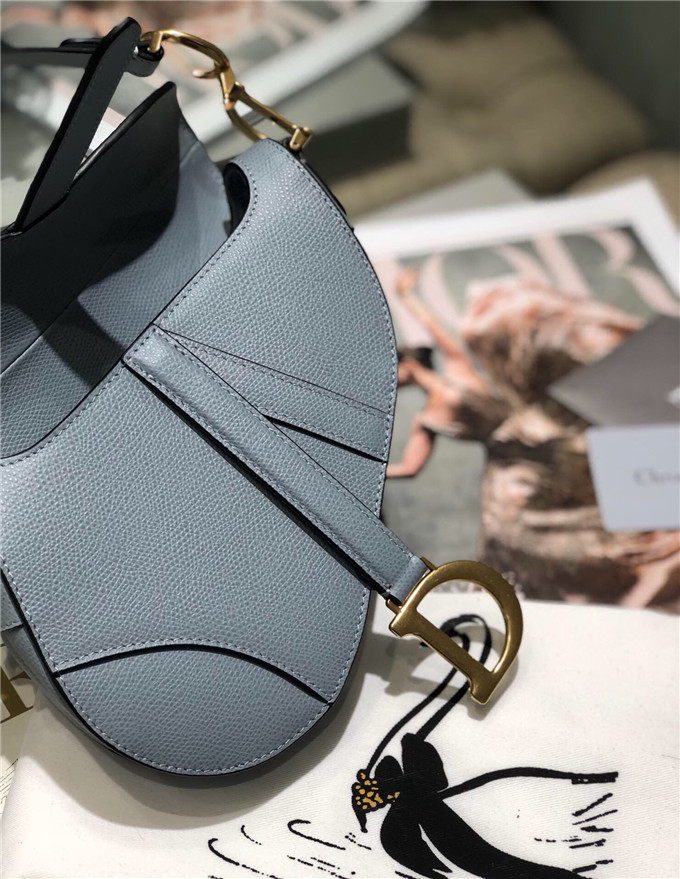 原單Dior馬鞍包仿迪奧女包2019新款手提小包Saddle Bag小號馬鞍包霧霾藍￥1480.00的图片-高仿迪奧包包DIOR、高仿迪奧女包DIOR