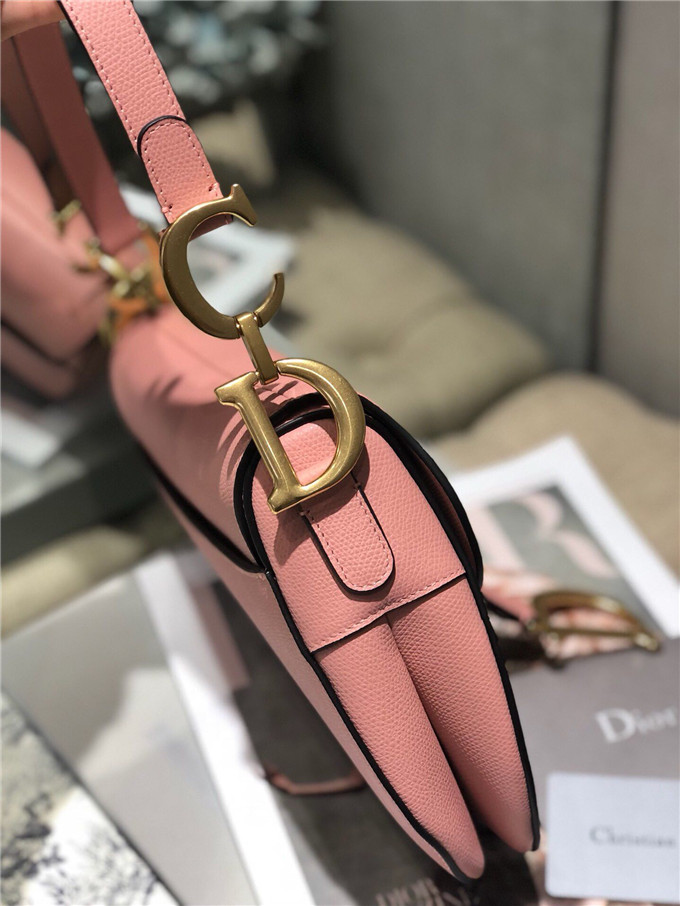 原單Dior馬鞍包仿迪奧女包2019新款糖果粉Saddle Bag大號馬鞍包￥1580.00的图片-高仿迪奧包包DIOR、高仿迪奧女包DIOR