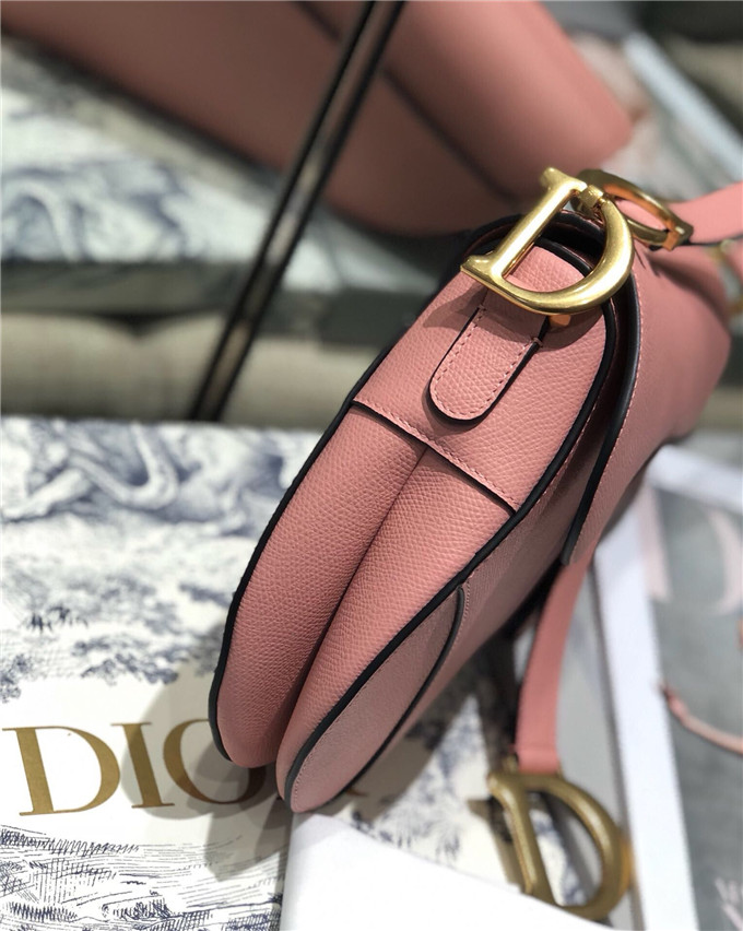 原單Dior馬鞍包仿迪奧女包2019新款糖果粉Saddle Bag大號馬鞍包￥1580.00的图片-高仿迪奧包包DIOR、高仿迪奧女包DIOR