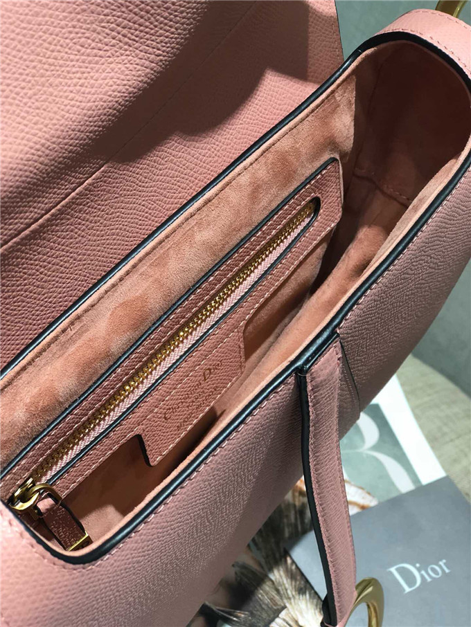 原單Dior馬鞍包仿迪奧女包2019新款糖果粉Saddle Bag大號馬鞍包￥1580.00的图片-高仿迪奧包包DIOR、高仿迪奧女包DIOR
