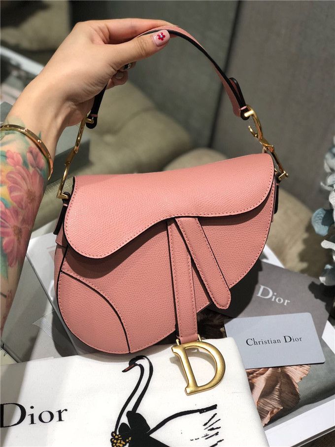 原單Dior馬鞍包仿迪奧女包2019新款糖果粉Saddle Bag小號馬鞍包¥1480.00的图片-高仿迪奧包包DIOR、高仿迪奧女包DIOR 原單Dior馬鞍包仿迪奧女包2019新款糖果粉Saddle Bag小號馬鞍包¥1480.00的图片-高仿迪奧包包DIOR、高仿迪奧女包DIOR