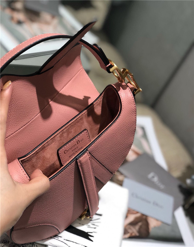 原單Dior馬鞍包仿迪奧女包2019新款糖果粉Saddle Bag小號馬鞍包¥1480.00的图片-高仿迪奧包包DIOR、高仿迪奧女包DIOR 原單Dior馬鞍包仿迪奧女包2019新款糖果粉Saddle Bag小號馬鞍包¥1480.00的图片-高仿迪奧包包DIOR、高仿迪奧女包DIOR