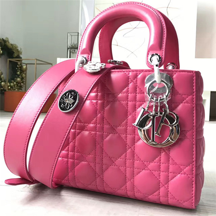 高端復刻Dior戴妃包女士手提包小羊皮手提斜跨包2017新款迪奧徽章戴妃包￥1680.00的图片-高仿迪奧包包DIOR、高仿迪奧女包DIOR