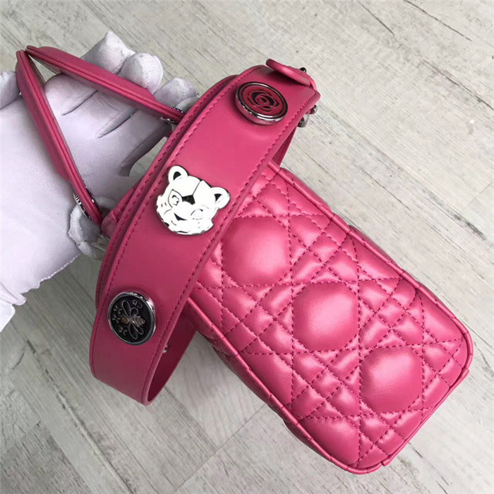 高端復刻Dior戴妃包女士手提包小羊皮手提斜跨包2017新款迪奧徽章戴妃包￥1680.00的图片-高仿迪奧包包DIOR、高仿迪奧女包DIOR