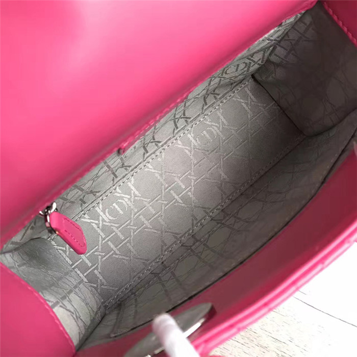 高端復刻Dior戴妃包女士手提包小羊皮手提斜跨包2017新款迪奧徽章戴妃包￥1680.00的图片-高仿迪奧包包DIOR、高仿迪奧女包DIOR