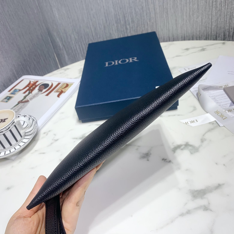 高仿Dior手包正面滑袋飾有黃銅“Dior”徽標￥880.00的图片-高仿迪奧包包DIOR、高仿迪奧男包DIOR