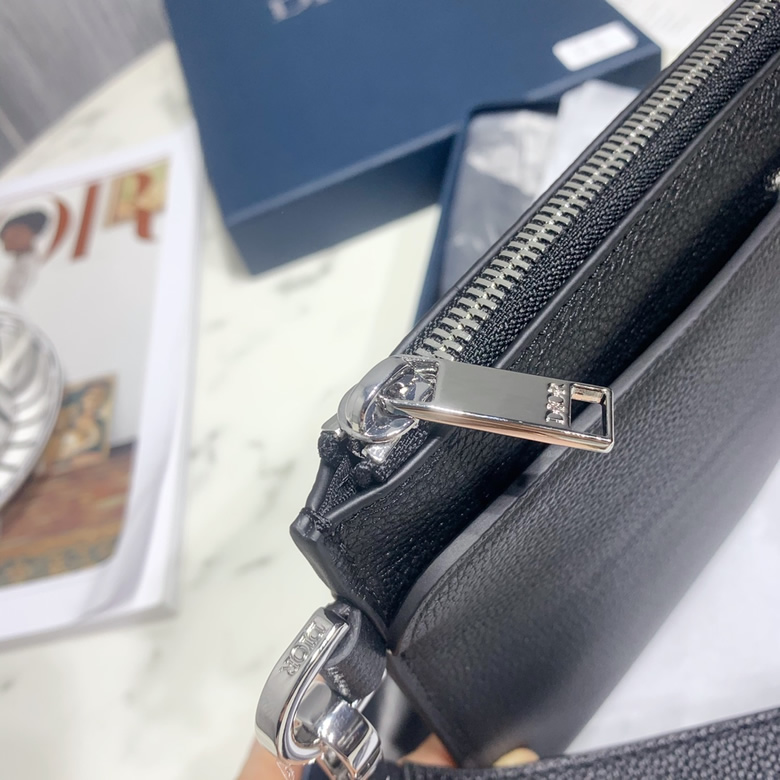 高仿Dior手包正面滑袋飾有黃銅“Dior”徽標￥880.00的图片-高仿迪奧包包DIOR、高仿迪奧男包DIOR