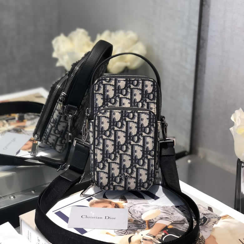 原單Dior迪奧Oblique繫列老花斜跨手機包 2OBCA326YSE_H05E￥1280.00的图片-高仿迪奧包包DIOR、高仿迪奧男包DIOR