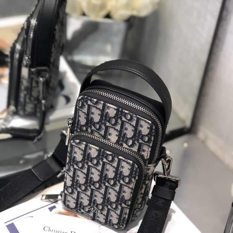 原單Dior迪奧Oblique繫列老花斜跨手機包 2OBCA326YSE_H05E￥1280.00的图片-高仿迪奧包包DIOR、高仿迪奧男包DIOR