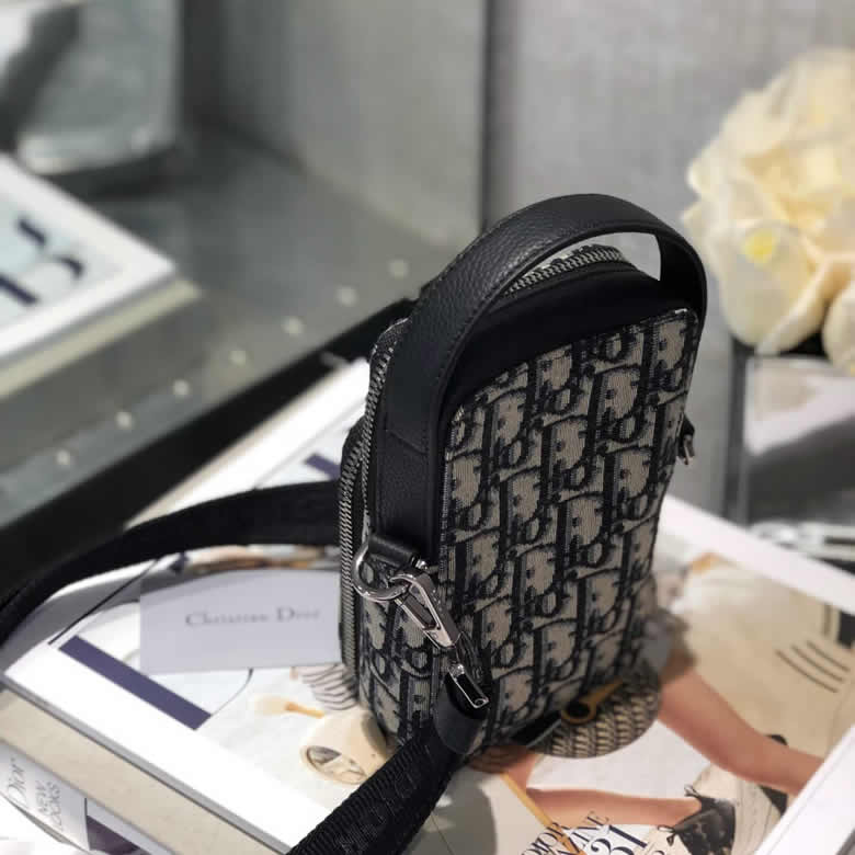 原單Dior迪奧Oblique繫列老花斜跨手機包 2OBCA326YSE_H05E￥1280.00的图片-高仿迪奧包包DIOR、高仿迪奧男包DIOR