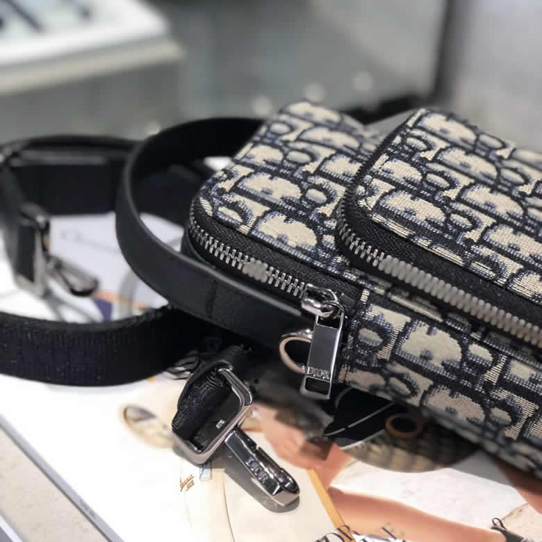 原單Dior迪奧Oblique繫列老花斜跨手機包 2OBCA326YSE_H05E￥1280.00的图片-高仿迪奧包包DIOR、高仿迪奧男包DIOR