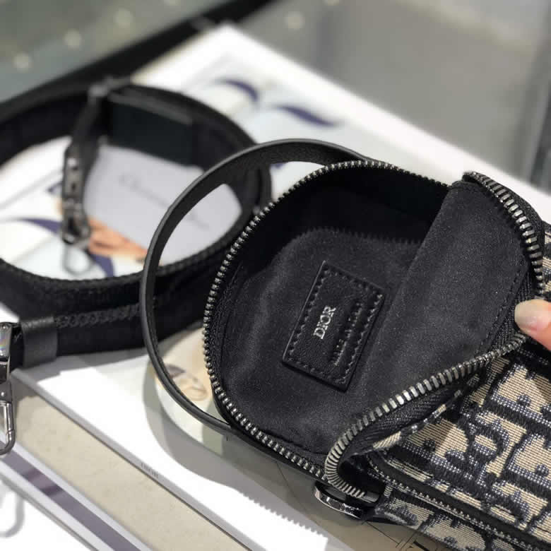 原單Dior迪奧Oblique繫列老花斜跨手機包 2OBCA326YSE_H05E￥1280.00的图片-高仿迪奧包包DIOR、高仿迪奧男包DIOR