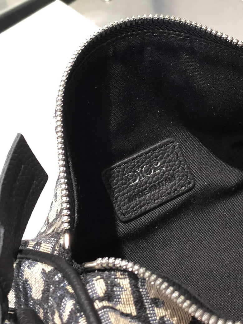 原單Dior迪奧情侶包Roller圓桶斜跨信使包1ROPO061YKY_H26E￥1480.00的图片-高仿迪奧包包DIOR、高仿迪奧男包DIOR