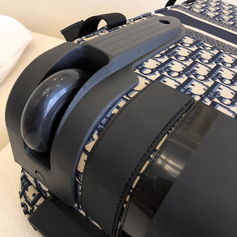 Dior/迪奧迷妳DIORTRAVEL拉桿箱M6100STZQ_M928￥2380.00的图片-高仿迪奧包包DIOR、高仿迪奧男包DIOR