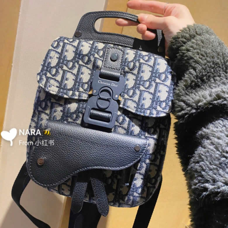 原單Dior迪奧 Oblique海軍藍提花迷妳馬鞍包雙肩背包 1ADBA086￥1480.00的图片-高仿迪奧包包DIOR、高仿迪奧男包DIOR