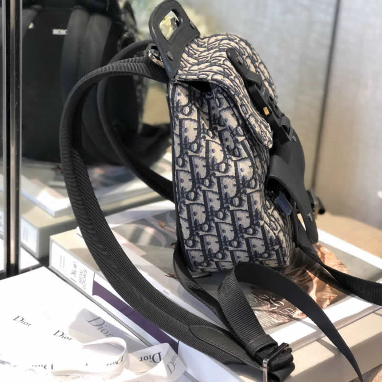 原單Dior迪奧 Oblique海軍藍提花迷妳馬鞍包雙肩背包 1ADBA086￥1480.00的图片-高仿迪奧包包DIOR、高仿迪奧男包DIOR