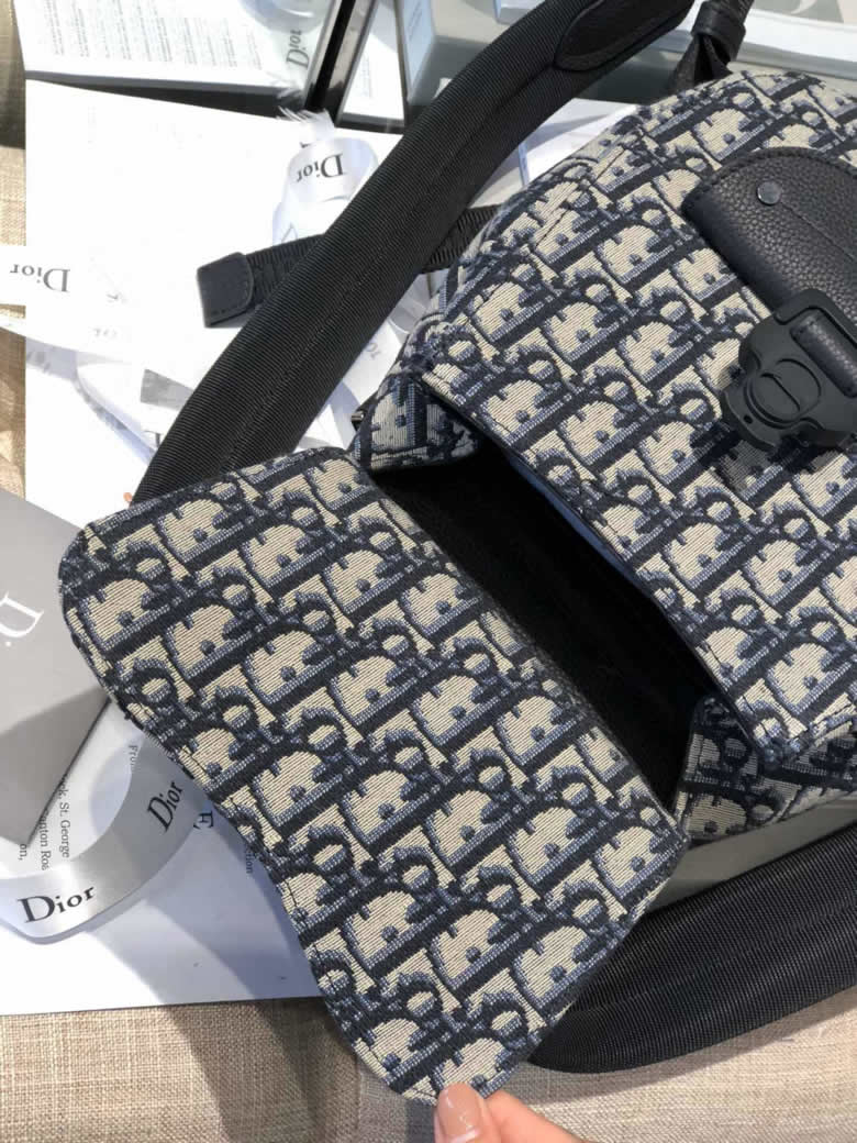 原單Dior迪奧 Oblique海軍藍提花迷妳馬鞍包雙肩背包 1ADBA086￥1480.00的图片-高仿迪奧包包DIOR、高仿迪奧男包DIOR