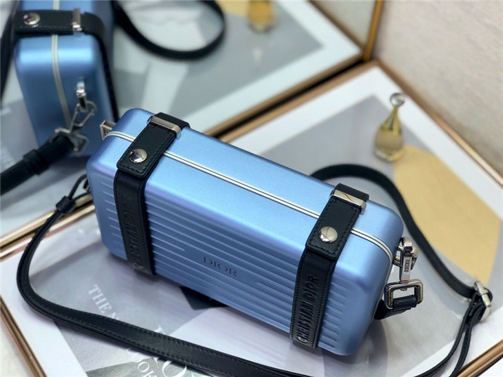 原單Dior迪奧 藍色鋁鎂合金小箱子迷妳行李箱斜挎包￥1680.00的图片-高仿迪奧包包DIOR、高仿迪奧男包DIOR