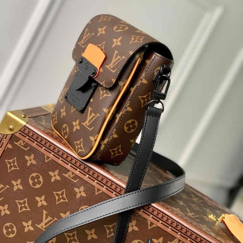 LV/路易威登S-LOCK VERTICAL迷妳手袋 經典老花男包 M81522￥1280.00的图片-高仿LV包包、高仿lv女包