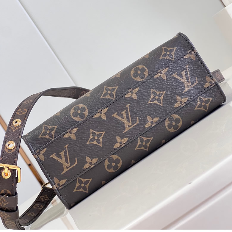 Louis Vuitton/路易威登 女士棕色帆佈老花/粉色小牛皮手柄飾邊可拆卸可調節肩帶斜挎扁平包M46265￥1480.00的图片-高仿LV包包、高仿lv女包