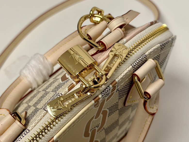 LV易威登23新款女士達米爾天藍色帆佈配皮單肩包N40472¥1480.00的图片-高仿LV包包、高仿lv女包 LV易威登23新款女士達米爾天藍色帆佈配皮單肩包N40472¥1480.00的图片-高仿LV包包、高仿lv女包