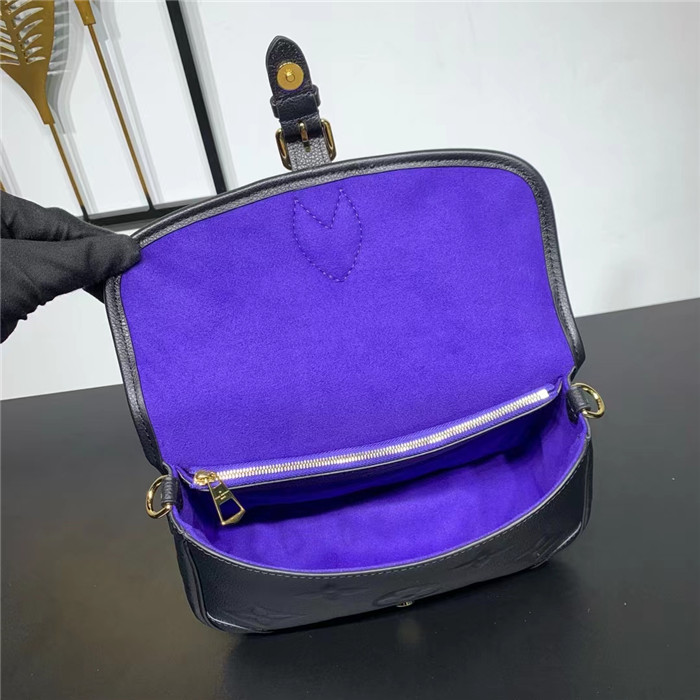 原單lv Diane手袋取材經典 Monogram Empreinte 壓紋皮革¥1280.00的图片-高仿LV包包、高仿lv女包 原單lv Diane手袋取材經典 Monogram Empreinte 壓紋皮革¥1280.00的图片-高仿LV包包、高仿lv女包