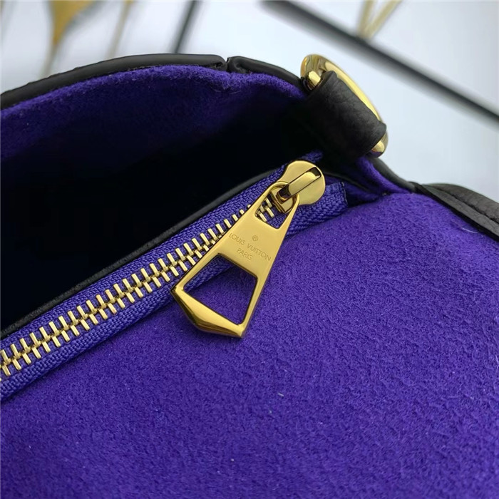 原單lv Diane手袋取材經典 Monogram Empreinte 壓紋皮革¥1280.00的图片-高仿LV包包、高仿lv女包 原單lv Diane手袋取材經典 Monogram Empreinte 壓紋皮革¥1280.00的图片-高仿LV包包、高仿lv女包