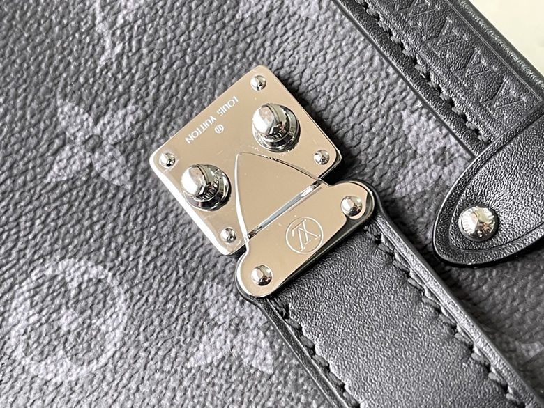路易威登女士黑色帆佈老花肩帶飾邊金色五金可拆卸可調節肩帶單肩斜挎行李箱包M46358 軟盒子￥1280.00的图片-高仿LV包包、高仿lv女包