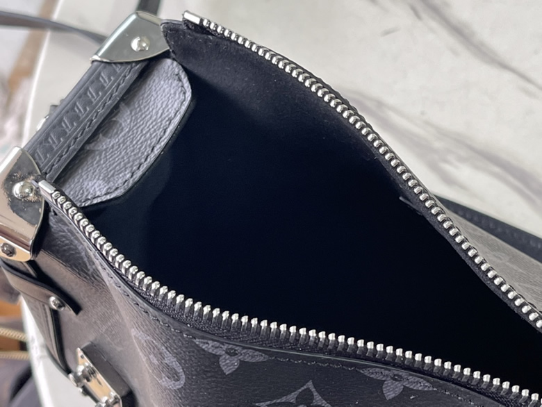 路易威登女士黑色帆佈老花肩帶飾邊金色五金可拆卸可調節肩帶單肩斜挎行李箱包M46358 軟盒子￥1280.00的图片-高仿LV包包、高仿lv女包