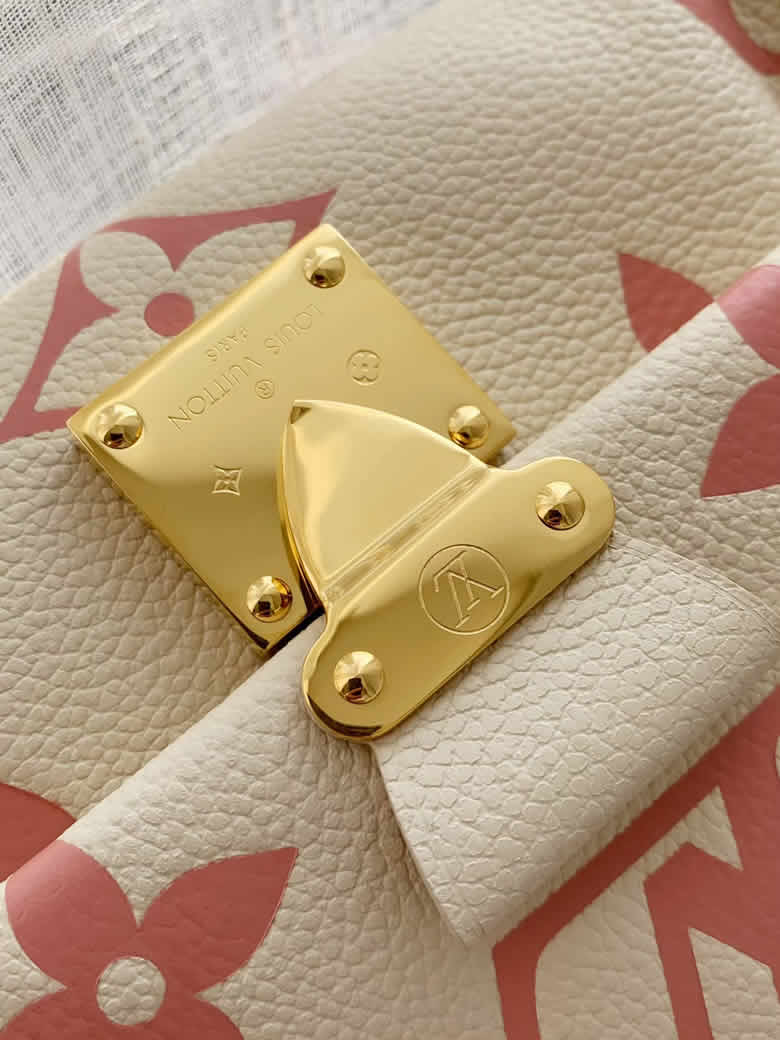 Lv Favorite中國首發奶油草莓 M46393￥1280.00的图片-高仿LV包包、高仿lv女包