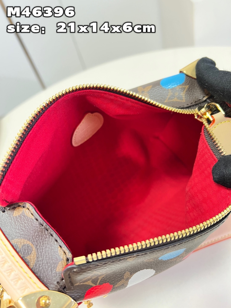 路易威登23新款ONTHEGO 女士棕色帆佈老花金色五金粉色肩帶飾有小號托特包M46373¥1280.00的图片-高仿LV包包、高仿lv女包 路易威登23新款ONTHEGO 女士棕色帆佈老花金色五金粉色肩帶飾有小號托特包M46373¥1280.00的图片-高仿LV包包、高仿lv女包