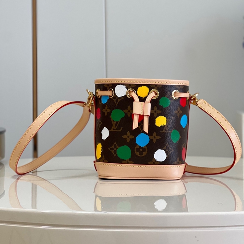 原單lv手袋lv女包LV草間彌生繫列mini水桶包M81863￥1280.00的图片-高仿LV包包、高仿lv女包