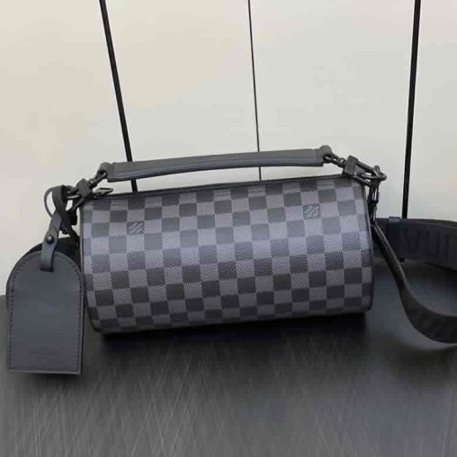 原單lv圓筒包男包繫列本款Soft Polochon小號手袋 M46796黑格￥1480.00