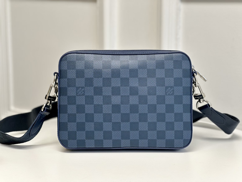 LV公文包棋盤格Dandy中號公文包 N40438藍色¥1480.00的图片-高仿LV包包、高仿lv男包 LV公文包棋盤格Dandy中號公文包 N40438藍色¥1480.00的图片-高仿LV包包、高仿lv男包