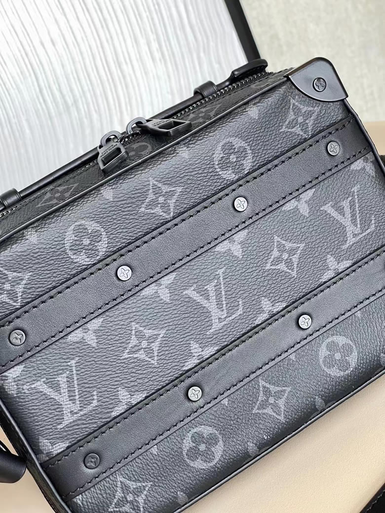 LV原單2023年春夏男士單肩包HANDLE SOFT TRUNK手袋老花盒子斜挎包 M45935黑花￥1880.00的图片-高仿LV包包、高仿lv男包