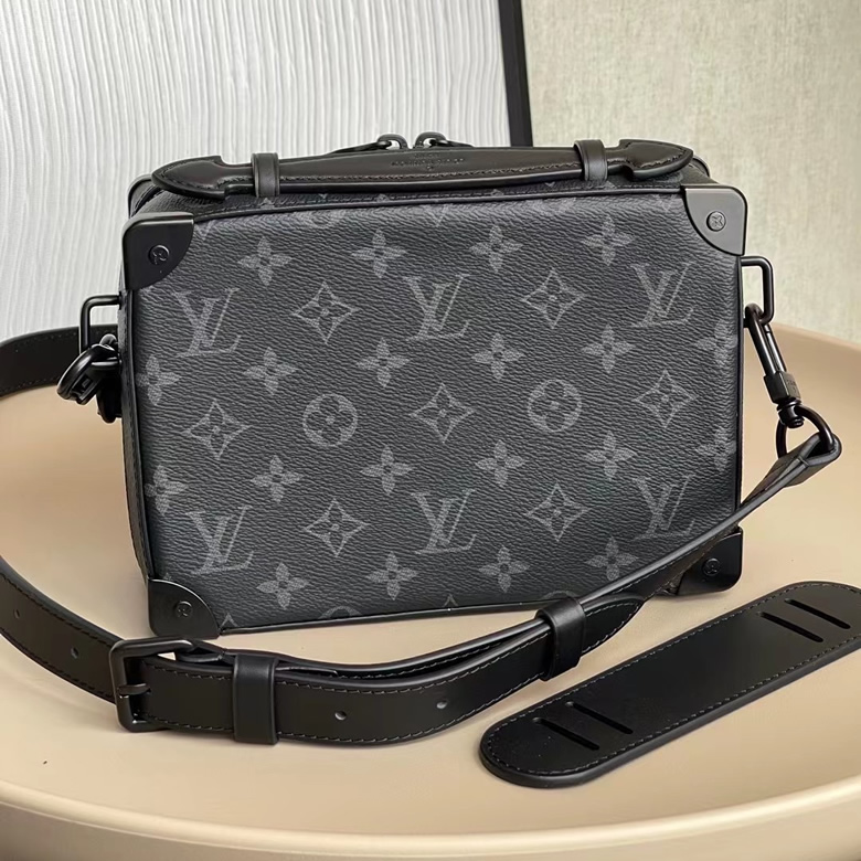 LV原單2023年春夏男士單肩包HANDLE SOFT TRUNK手袋老花盒子斜挎包 M45935黑花￥1880.00的图片-高仿LV包包、高仿lv男包