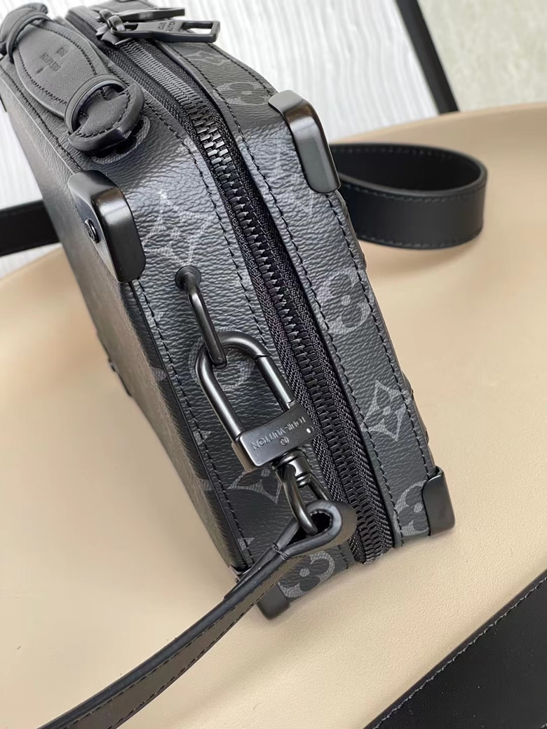 LV原單2023年春夏男士單肩包HANDLE SOFT TRUNK手袋老花盒子斜挎包 M45935黑花￥1880.00的图片-高仿LV包包、高仿lv男包