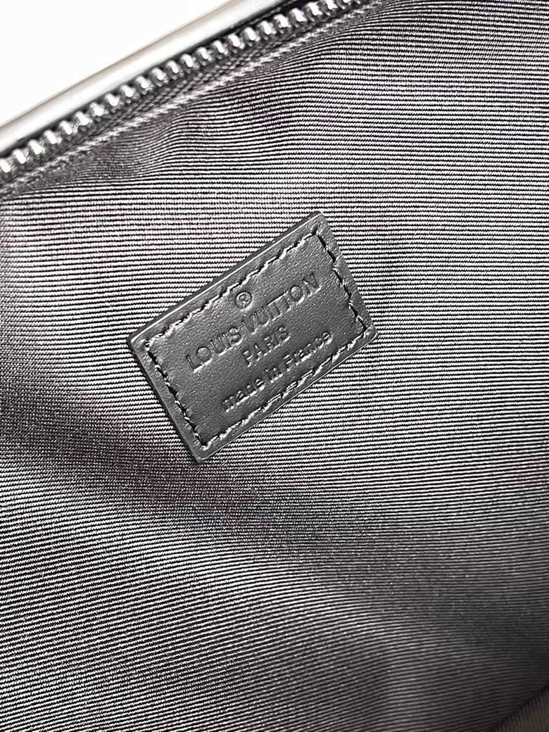 LV原單2023年春夏男士單肩包HANDLE SOFT TRUNK手袋老花盒子斜挎包 M45935黑花￥1880.00的图片-高仿LV包包、高仿lv男包