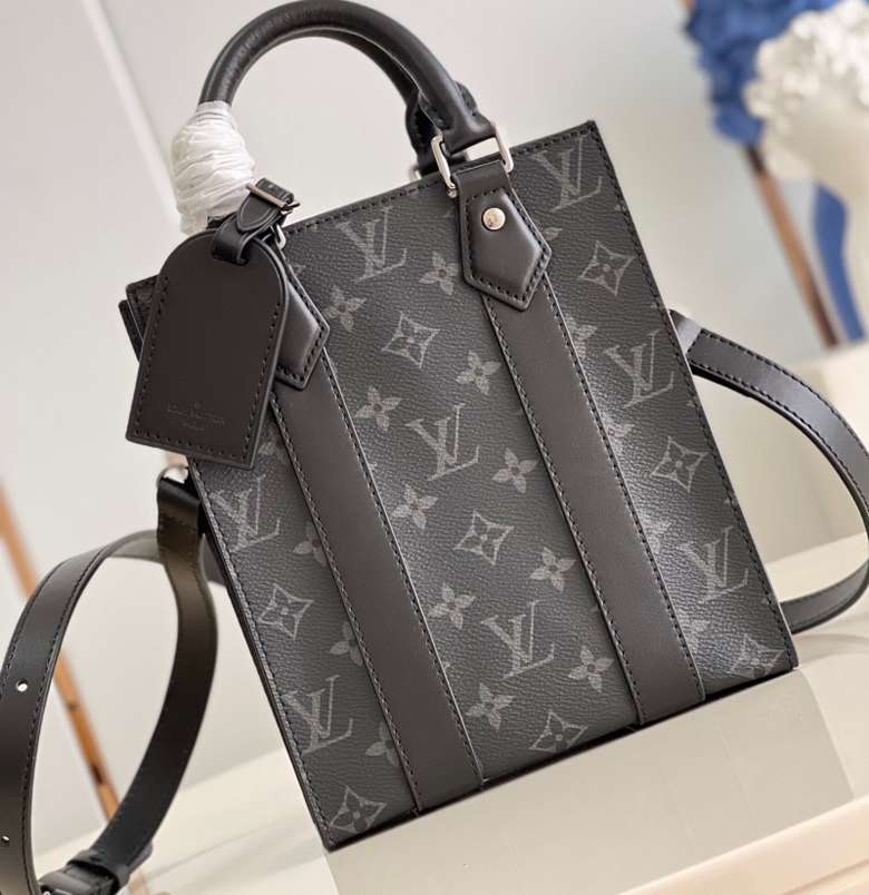 原單LV SAC PLAT LV男士迷妳手袋 M46453手提斜挎包￥1980.00的图片-高仿LV包包、高仿lv男包