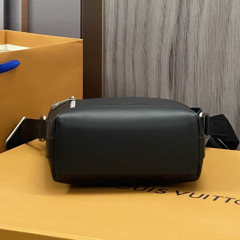 LV路易威登DISCOVERY BB郵差包N42418￥1680.00的图片-高仿LV包包、高仿lv男包