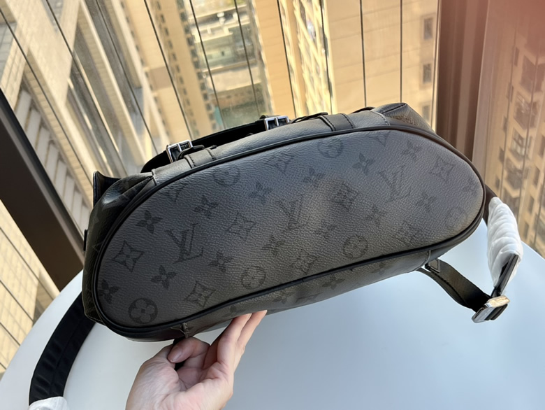 LV背包帆佈和皮革飾邊小號雙肩包M46331￥1980.00的图片-高仿LV包包、高仿lv男包