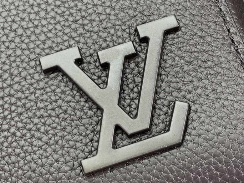 頂級原單LV takeoff 雙肩包takeoff雙肩包M21367克色克標￥1980.00的图片-高仿LV包包、高仿lv男包