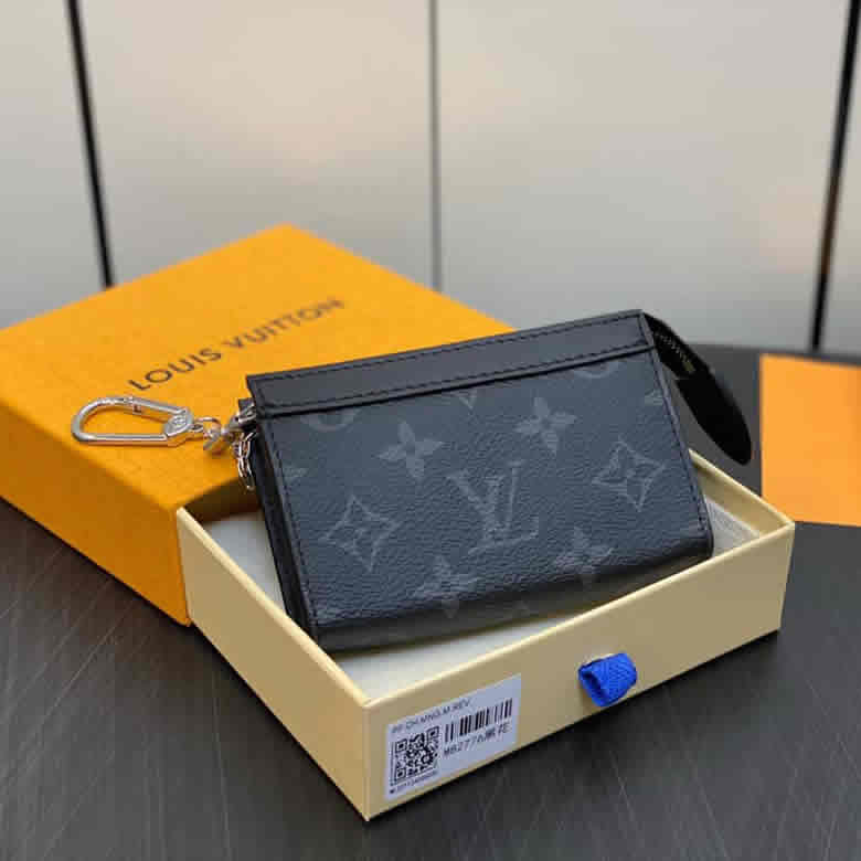 原單lv鑰匙包錢包繫列秋冬新款VOYAGE鑰匙包 M82776黑花￥880.00的图片-高仿LV包包、高仿lv錢包