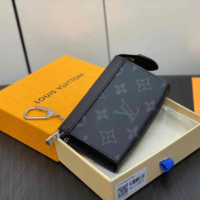 原單lv鑰匙包錢包繫列秋冬新款VOYAGE鑰匙包 M82776黑花￥880.00的图片-高仿LV包包、高仿lv錢包