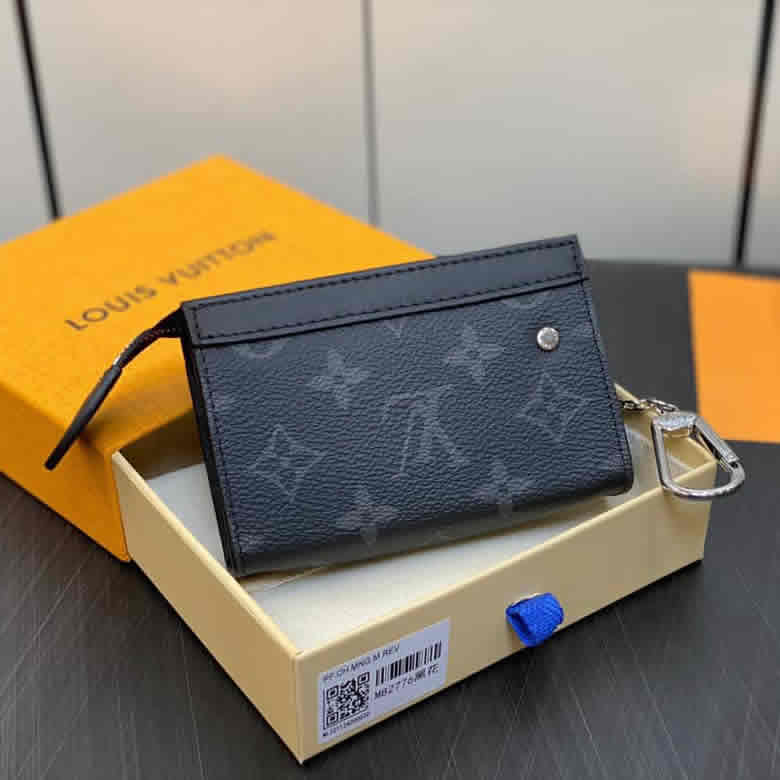 原單lv鑰匙包錢包繫列秋冬新款VOYAGE鑰匙包 M82776黑花￥880.00的图片-高仿LV包包、高仿lv錢包