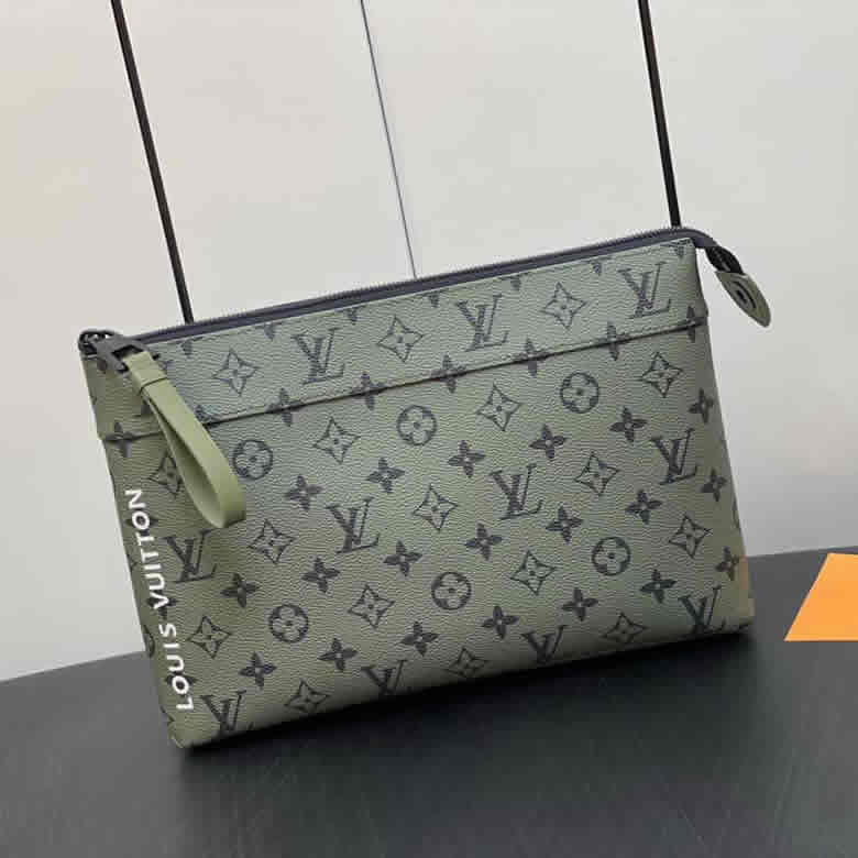 原單lv手包手拿包繫列 Pochette Voyage Souple手拿包Keepall Bandoulière25手包 M82008綠花￥980.00的图片-高仿LV包包、高仿lv錢包